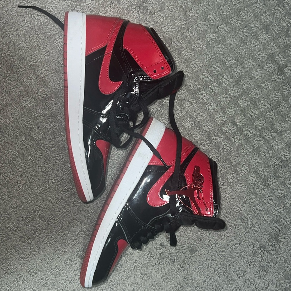 NIKE hightop OG GSGreat Condition-worn twice. MK AN OFFER, SURPRISES AWAIT.